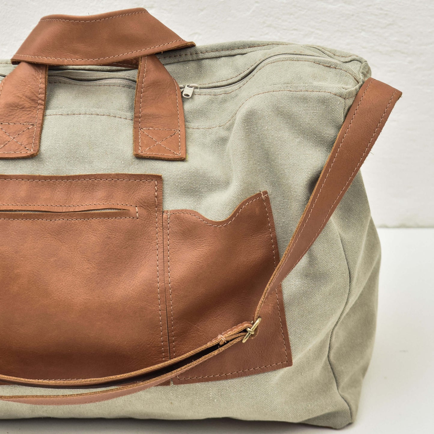 Canvas and Leather Duffel Bag – Die Ontsnapsak