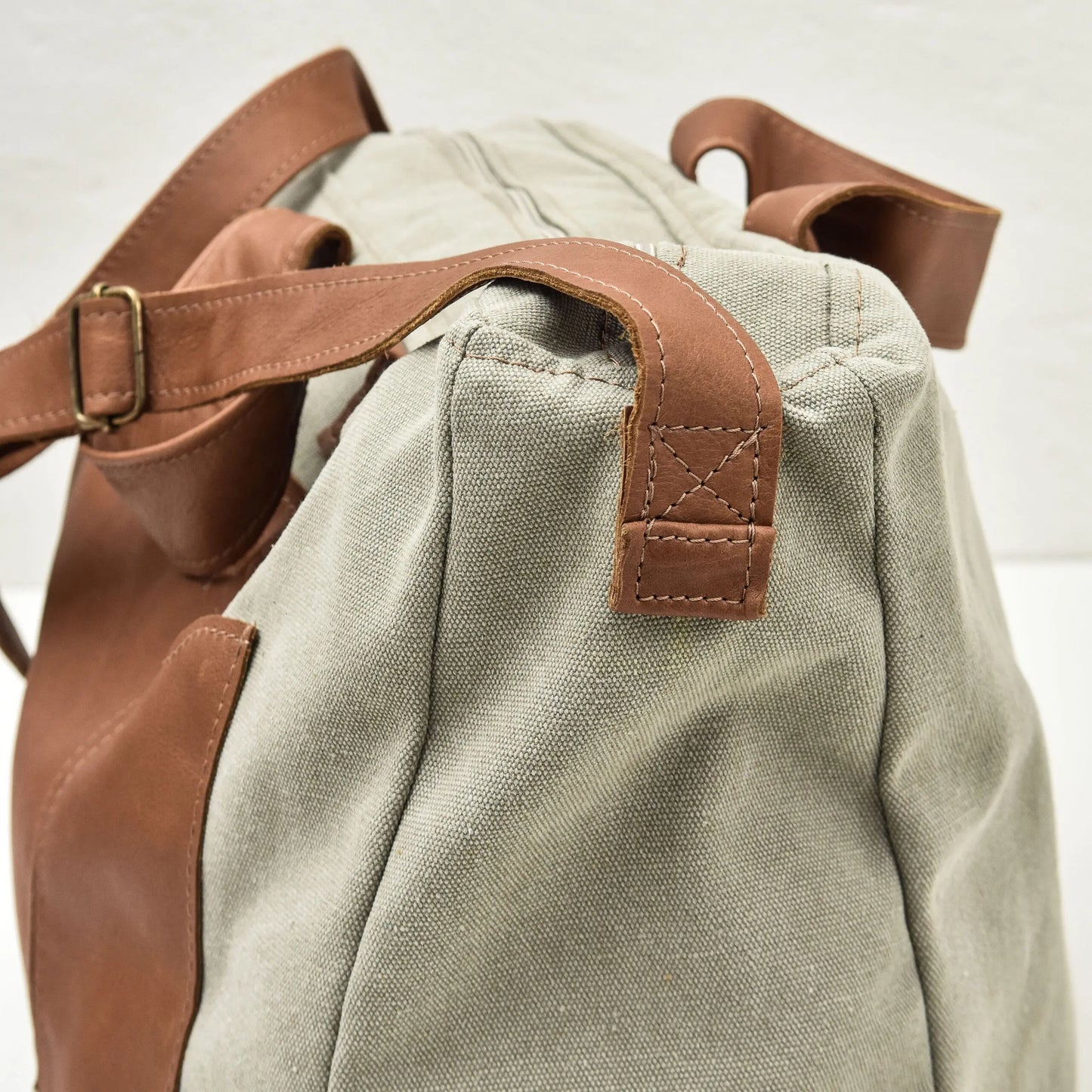 Canvas and Leather Duffel Bag – Die Ontsnapsak