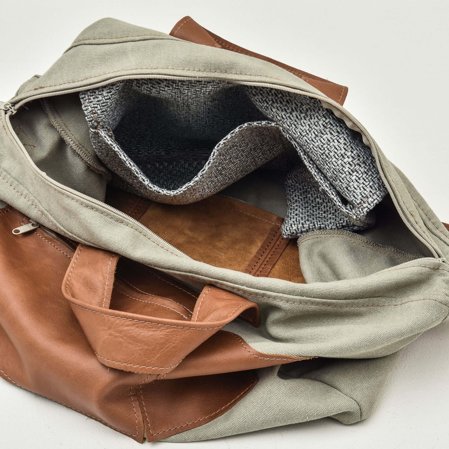 Canvas and Leather Duffel Bag – Die Ontsnapsak